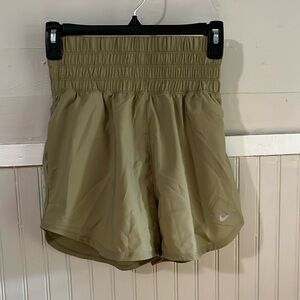 NWT Nike high waisted training shorts size‎ XS
